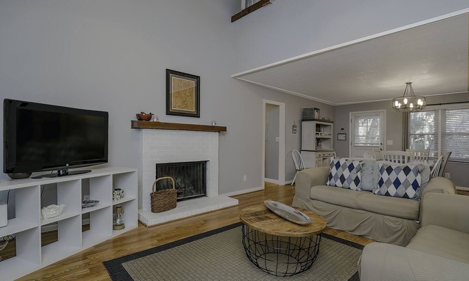 Tarpon Pond House | Spacious Tarpon Pond Cottage! Close to Beach Amenity Cards!