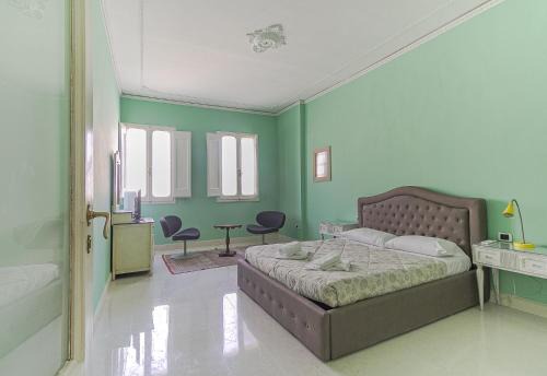 Santa Maria Novella Apartment | Spacious Three Bedroom Apartment On the Arno