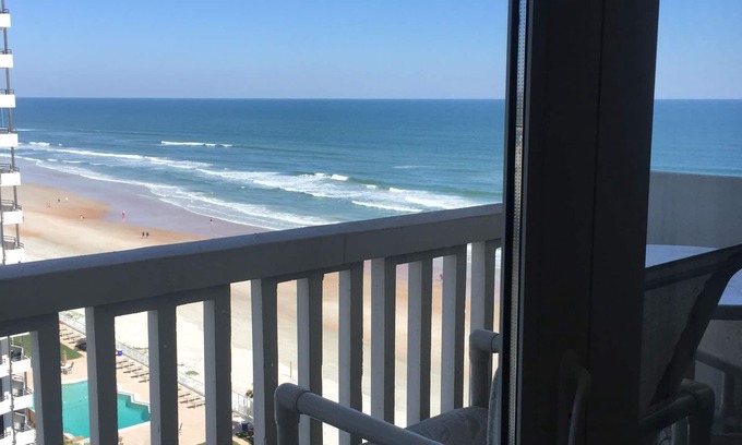 Daytona Beach Condo | Spacious, updated 1 bed/1 bath condo with gorgeous ocean views