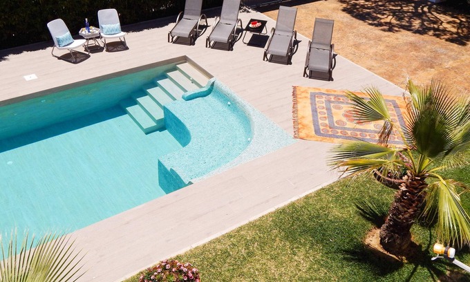 Cabo Roche House | Spacious Villa Australia in Roche for 14 people with pool close to the beach