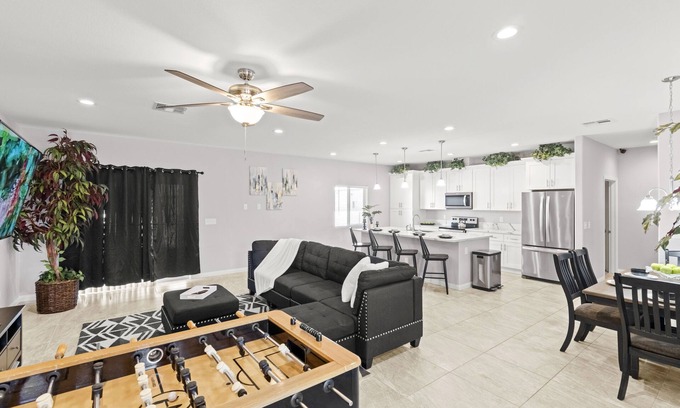 Las Vegas House | Spacious Vegas Home! 4 bedroom 2.5 bathrooms conveniently located !