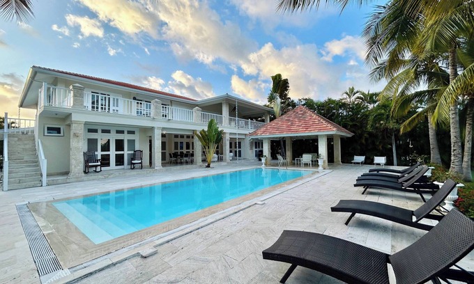 Punta Cana Villa | Spacious villa with 6 bedrooms and WiFi, AC in enjoyable Punta Cana
