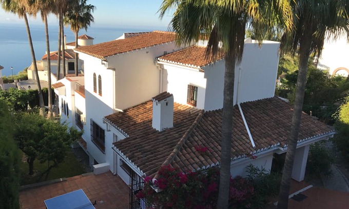 Salobrena Villa | Spacious villa with private pool, sea view, green garden, Airco, and Fast Wifi