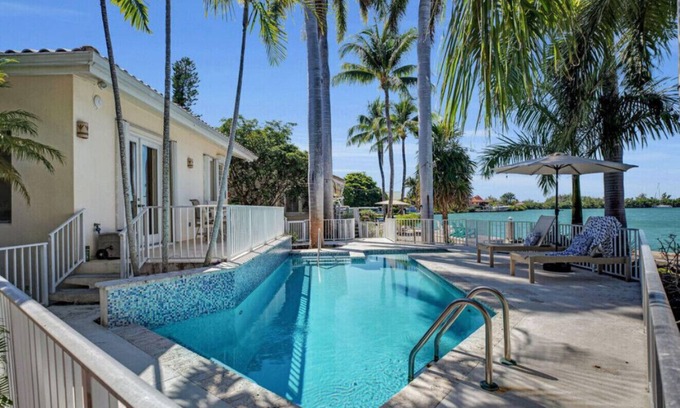 Marathon Apartment | Spacious Waterfront home-private heated pool-100 ft of dockage w/private backyard!