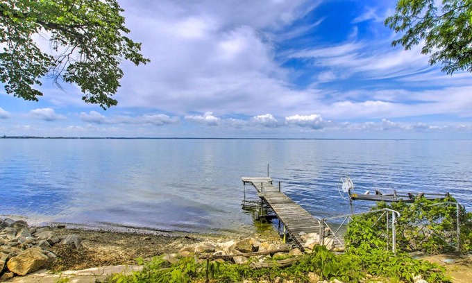 Green Bay House | Spacious Waterfront Retreat Near UW-Green Bay
