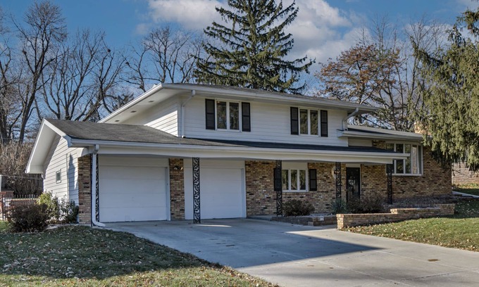 West Omaha House | Spacious West Omaha Home- Sanitized & Group Ready
