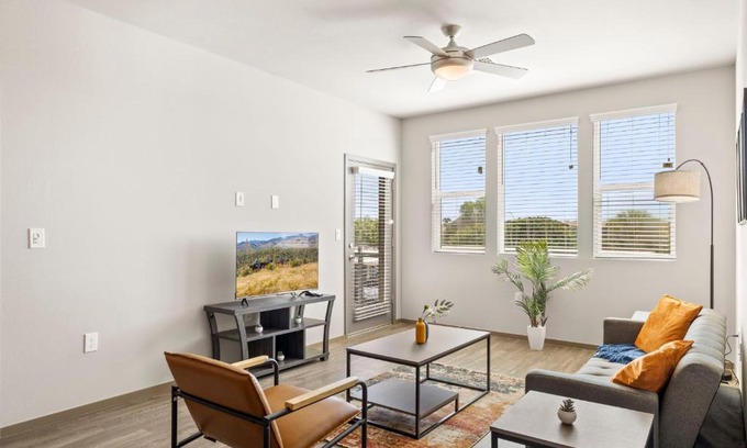 Glendale Sports and Entertainment District Apartment | Spacious Westgate CozySuites by stadium with pool 1