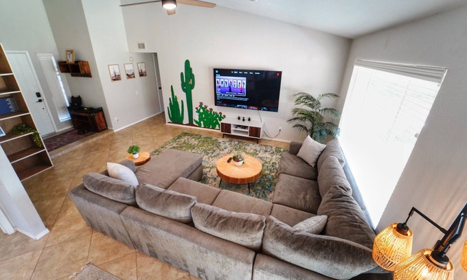 Deer Valley House | Spacious whole house with a green yard and pool in quiet neighborhood FAST WI-FI