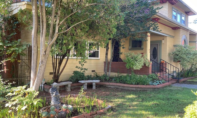 Cloverdale House | Spacious wine country retreat; Sauna, hot tub, gym in charming Cloverdale.