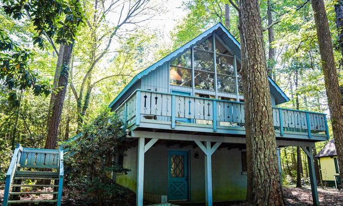 Pine Mountain Ski Chalet | Spacious Wooded View Chalet with a third bathroom