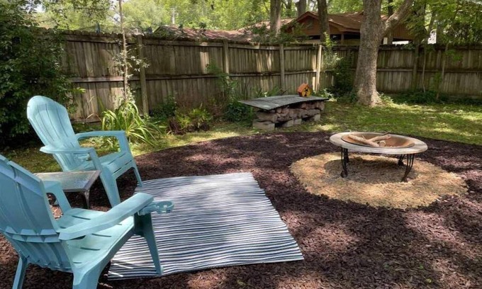 Conway House | Spanish studio located in the historic Hendrix College Addition