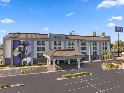 Oleander - Sunset Hotel | Spark by Hilton Bakersfield Central
