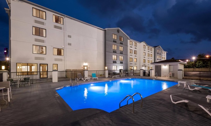 Gulf Hills Hotel | Spark by Hilton Biloxi Ocean Springs