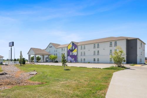 Minot Hotel | Spark by Hilton Minot