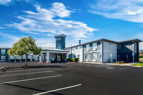 Williams Hotel | Spark by Hilton Newest Hotel in Williams CA