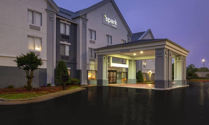 Smithfield Hotel | Spark by Hilton Smithfield I-95