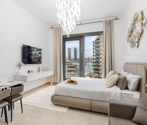 Dubai Marina Apartment | Sparkle Tower by Swarovski, Full Marina View, 2min JBR & Metro, Sleeps 4