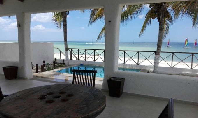 San Benito House | Sparkling Beachfront Pool Satelite TV and WIFI
