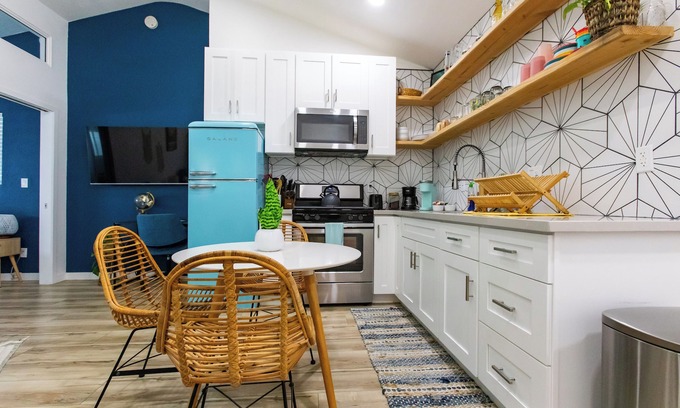 San Onofre Apartment | Sparkling Clean, Stylish 1-bdrm w/parking - 5 min to hiking & beach!