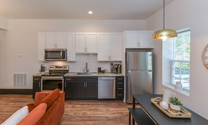 York Apartment | Sparkling Clean Historic Liberty Belle