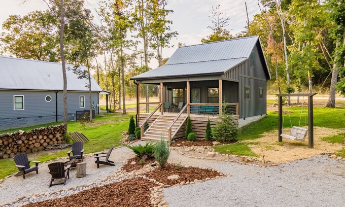 Tracy City Cabin | Sparks Fly/The Retreat at Water's Edge/2 Kayaks, 1 Canoe, 1 Paddle Board