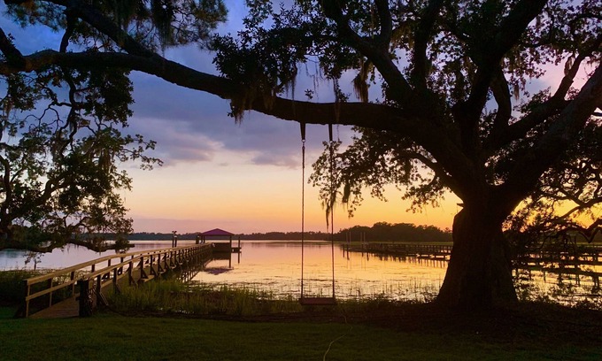 Beaufort Apartment | "Spartina Place" Mermaid Lookout! Carriage House with a View!