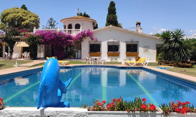 San Pedro de Alcantara Villa | Spectacular Andalusian Villa Linda Vista Playa - Big Private Pool, BBQ & 2 Parking