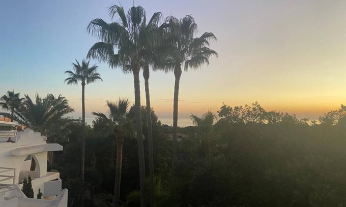 Urbanizacion Hacienda las Chapas Condo | Spectacular apartment with sea views in Marbella