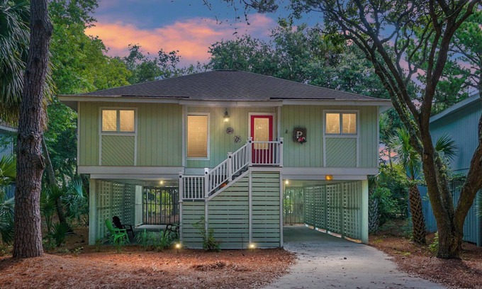 Twin Oaks House | Spectacular Home in Paradise! Centrally Located in Wild Dunes