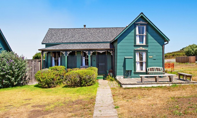 Mendocino House | Spectacular home with stunning views, decks, fireplaces, sauna, & fast WiFi