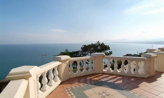 Dalkey Villa | Spectacular Mediterranean Villa on the Irish Sea