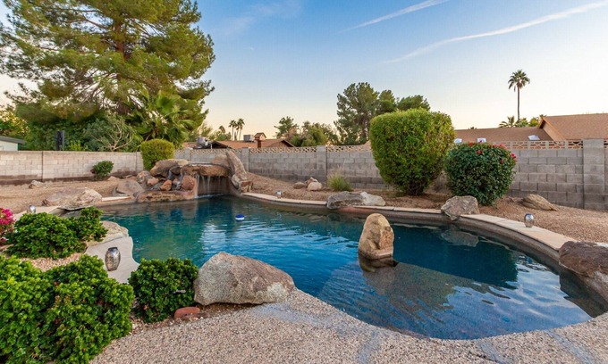 North Mountain House | Spectacular Moon Valley! 4 Bedroom With 3 King Beds! Heated Pool! Sleeps 10! 4 Home by Redawning