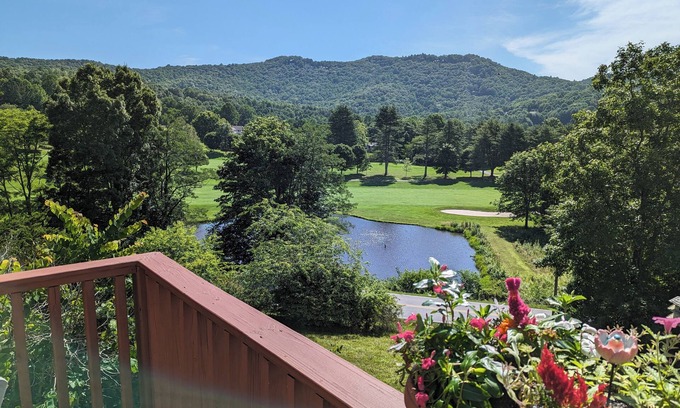Sky Valley House | Spectacular Mountain and Golf Course Views. Perfect for Families and Foursomes!