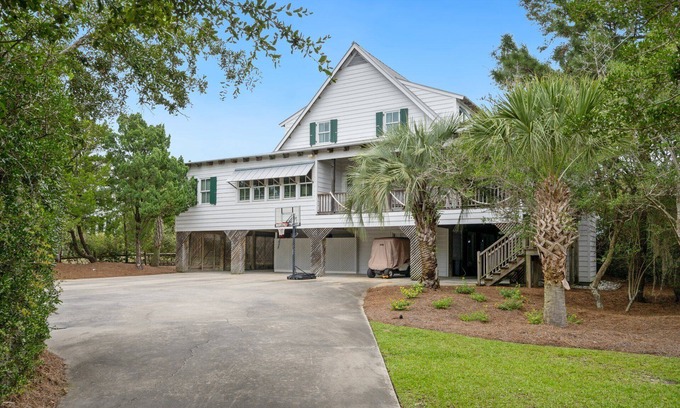 Debordieu Colony House | Spectacular Oceanfront Living with an Inviting Kitchen Perfect for Entertaining Kitchens Beach House