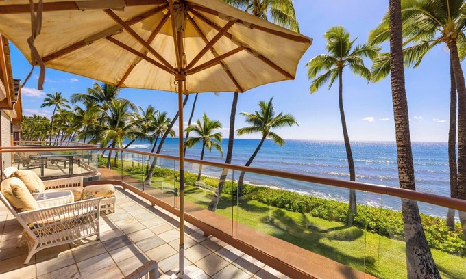 Downtown Lahaina House | Spectacular, Oceanfront 3 bedroom + den, AC, pool, sleeps 7.