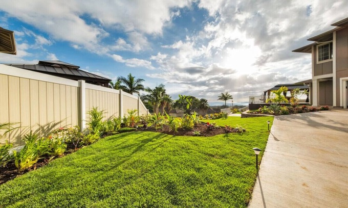Makaha Valley House | Spectacular Oceanview Cottage