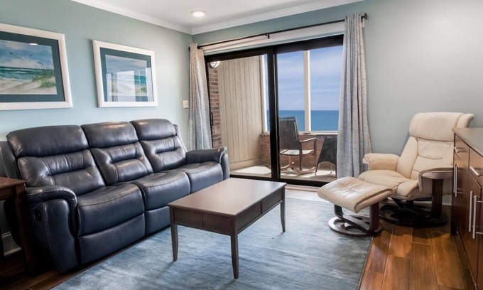 Grand Strand Hotel | Spectacular Views & Comfortable Oceanfront 2 Bdrm