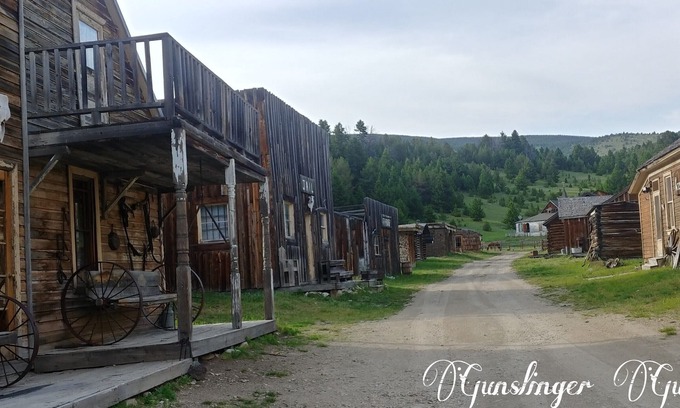 Anaconda Cabin | Spend a night in Jail