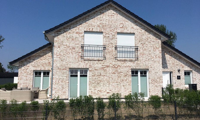 Westerdeichstrich Apartment | Spend your dream vacation in a 140 sqm 4 room 5 * new building FW EG