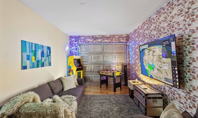 Menlo Park House | Splendid Bungalow w Game Room near Stanford Meta IKEA in Menlo Park