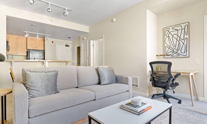 San Bruno Apartment | Splendid San Bruno 1BR w/Gym, Pool & Spa, near highways, by Blueground