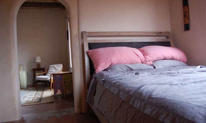 Santa Fe House | Splendid Sunny Guest Suite, Private Bath, Country Setting. Romantic getaway !