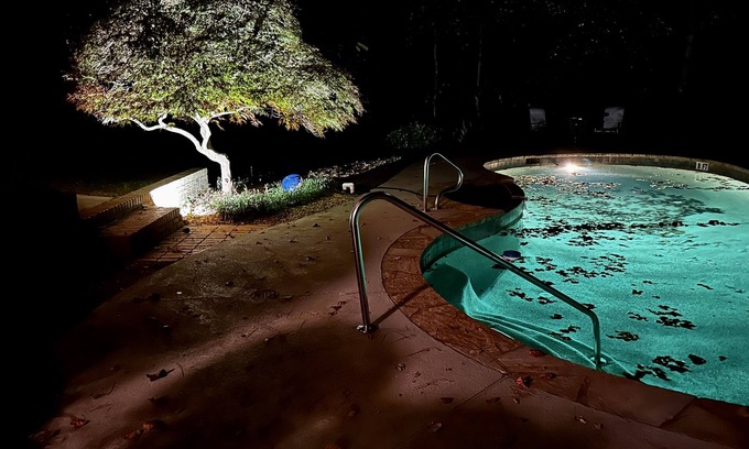 Stone Mountain House | ‘Splendor-in-the Woods’SmokeRiseRetreat ScenicPool 1mi StoneMtnPark 15mi ATL