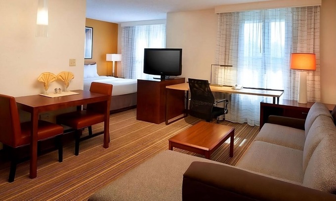 Waukegan Apartment | Splurge In Comfort & Style! Near Foss Park, Outdoor Pool, Pets Allowed!