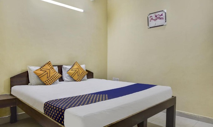 Bhopal Hotel | SPOT ON 81118 Aditya Shri Garden