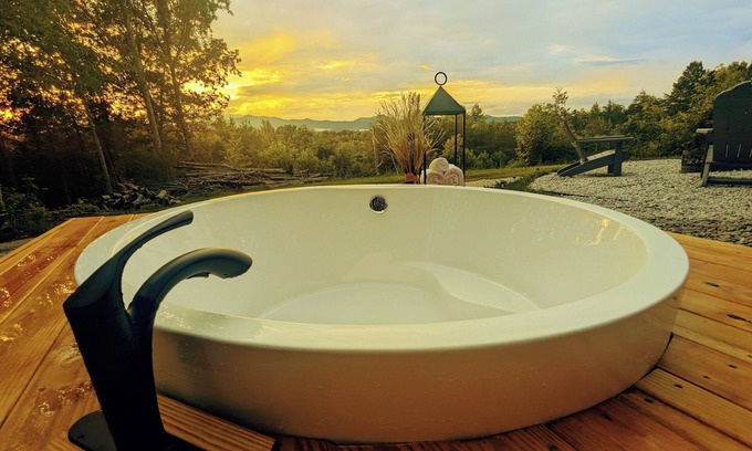 Pickens Cabin | Spotted Deer Cabin- Mountain Views- Outdoor Tub