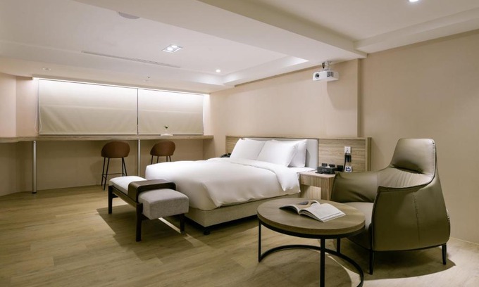 West District Hotel | Spring Rhapsody Hotel