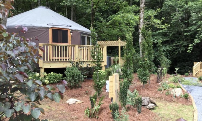 Topton Villa | Spring Ridge Luxury Yurt - Creekside Glamping with Private Hot Tub