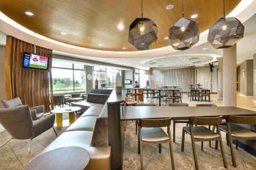 Grand Forks Hotel | SpringHill Suites by Marriott Grand Forks