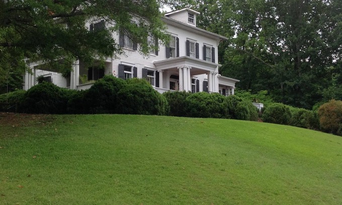 Anniston Bed & Breakfast | Springwood Inn.Southern!.Opportunity to experience the best of living!